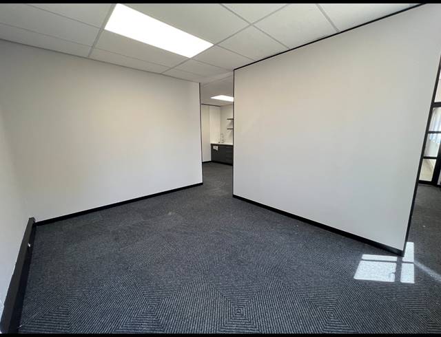 130M² OFFICE TO LET IN HYDE PARK